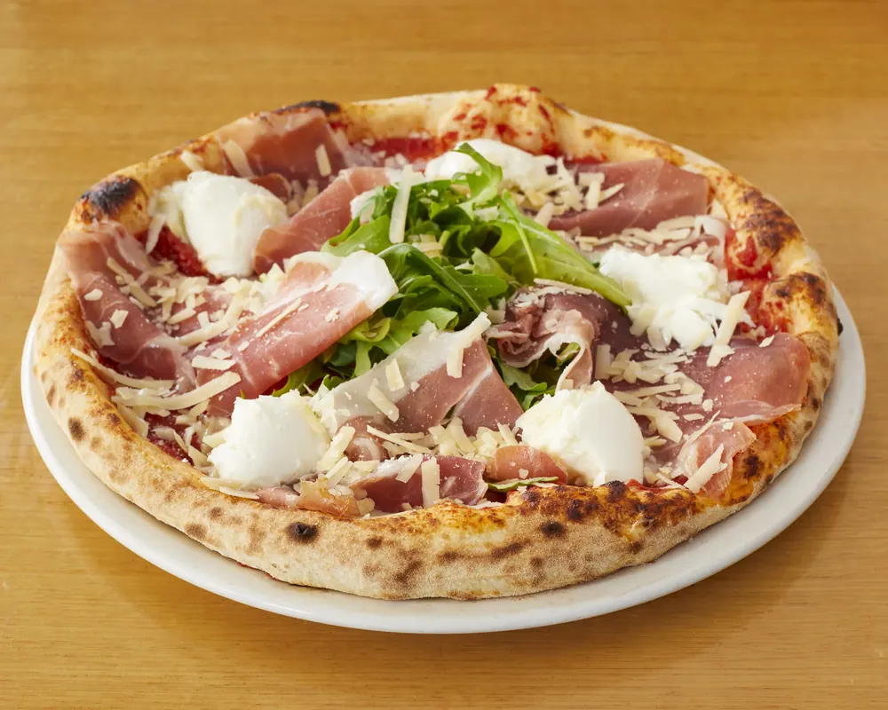 Prosciutto pizza with rocket and bufala